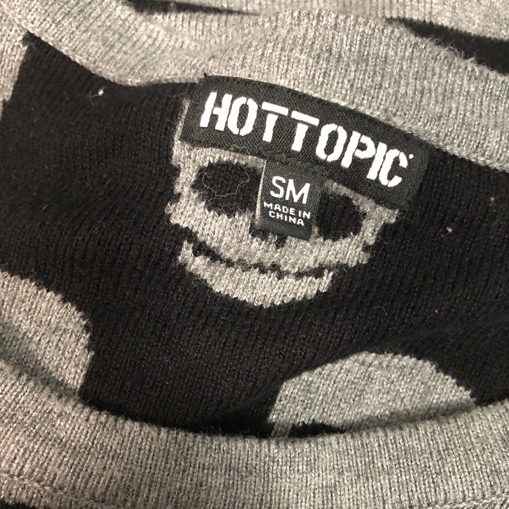 💀 Hot Topic - Picture 3 of 3